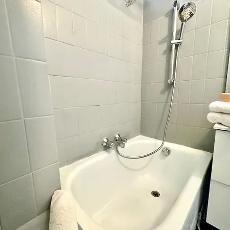 Parisian Cocoon In Batignolles Next To Montmartre 아파트 *