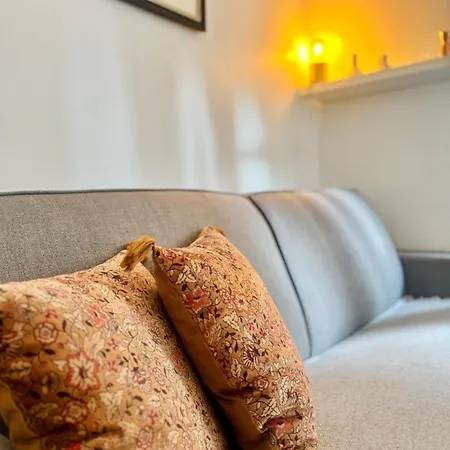 Parisian Cocoon In Batignolles Next To Montmartre *