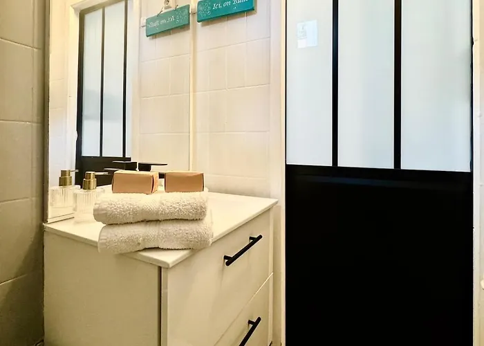 Parisian Cocoon In Batignolles Next To Montmartre Paris