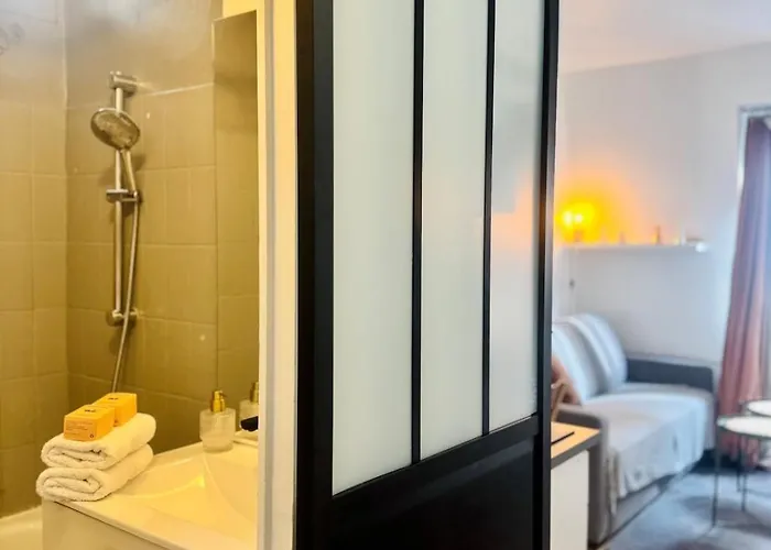 Parisian Cocoon In Batignolles Next To Montmartre * Paris