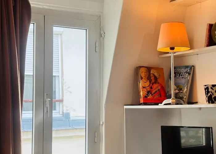 Parisian Cocoon In Batignolles Next To Montmartre Paris